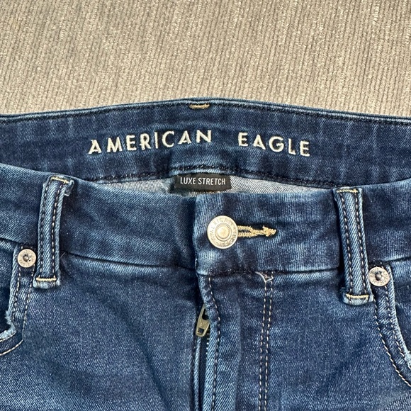 American Eagle Outfitters Women's Distressed Blue Skinny Jeans. Size 10 - Picture 3 of 7